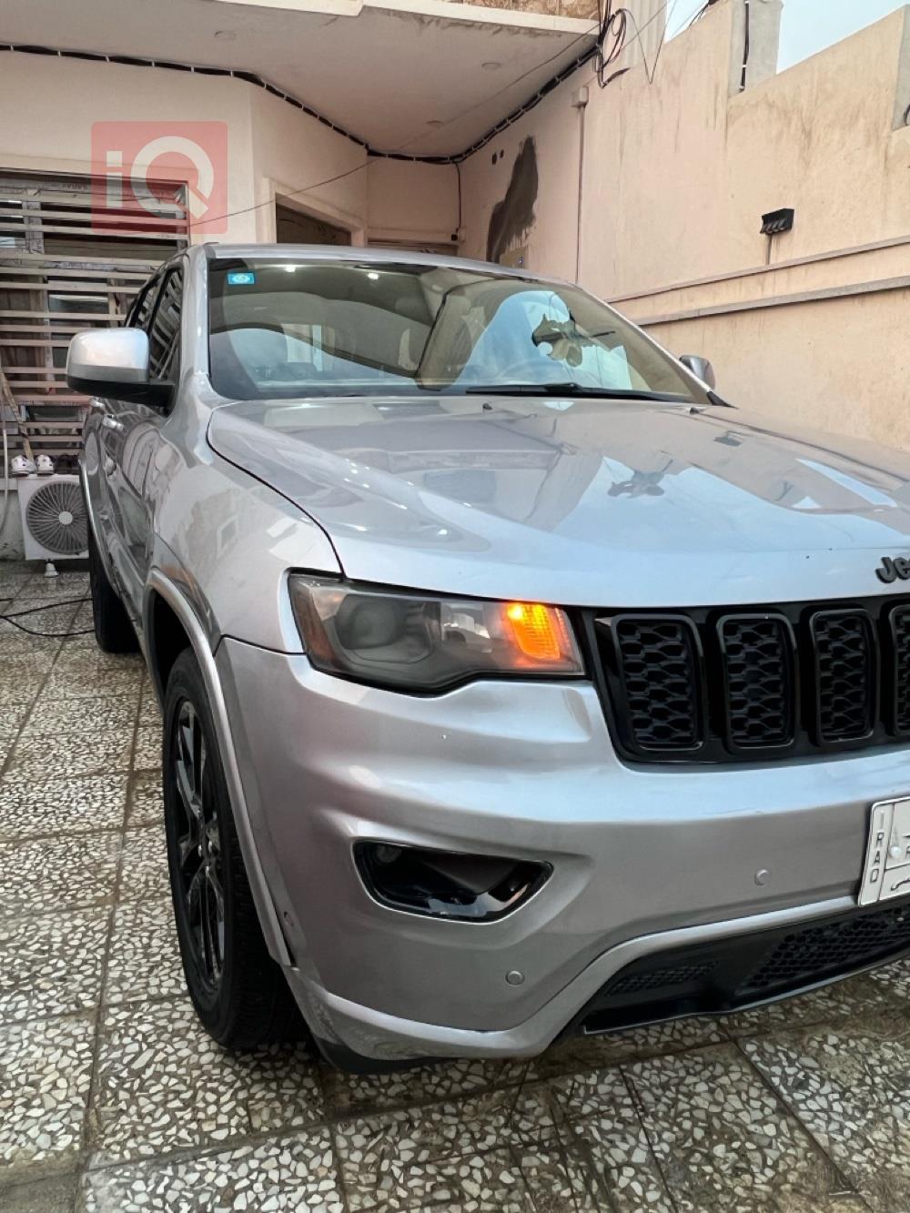 جیپ گراند شیرۆکی